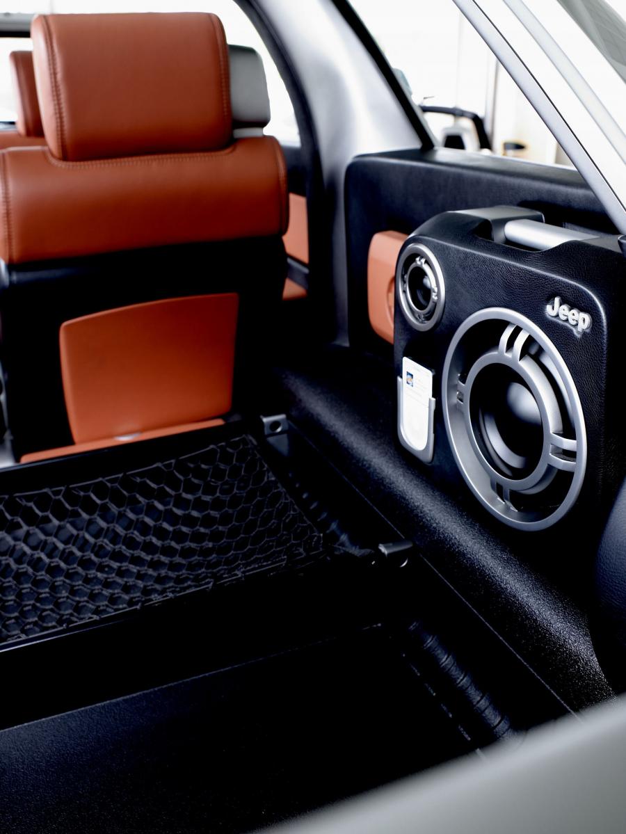  Jeep Trailhawk Concept 2007 года  (фото 2 из 99)